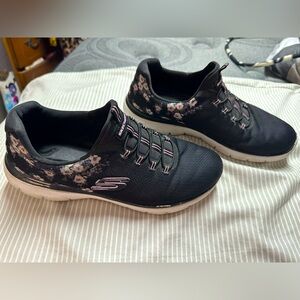 Sketchers Sneakers